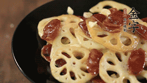 出鍋前加少許鹽調味，撒上蔥花即可。