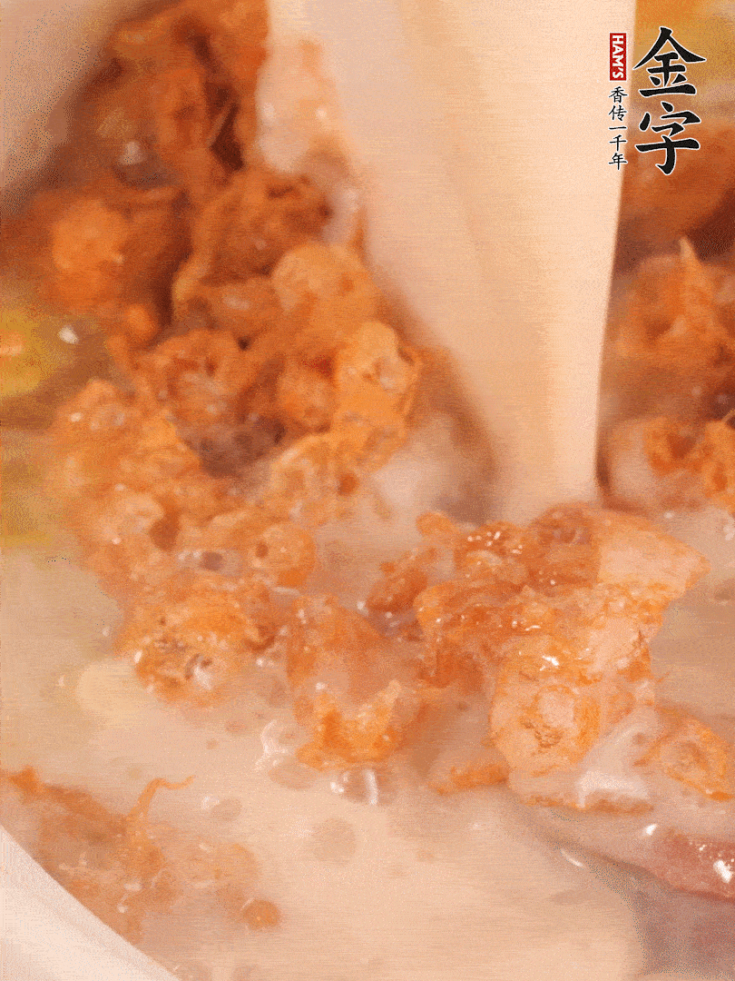 加入蛋酥再煨煮2分鐘，加入豆漿。