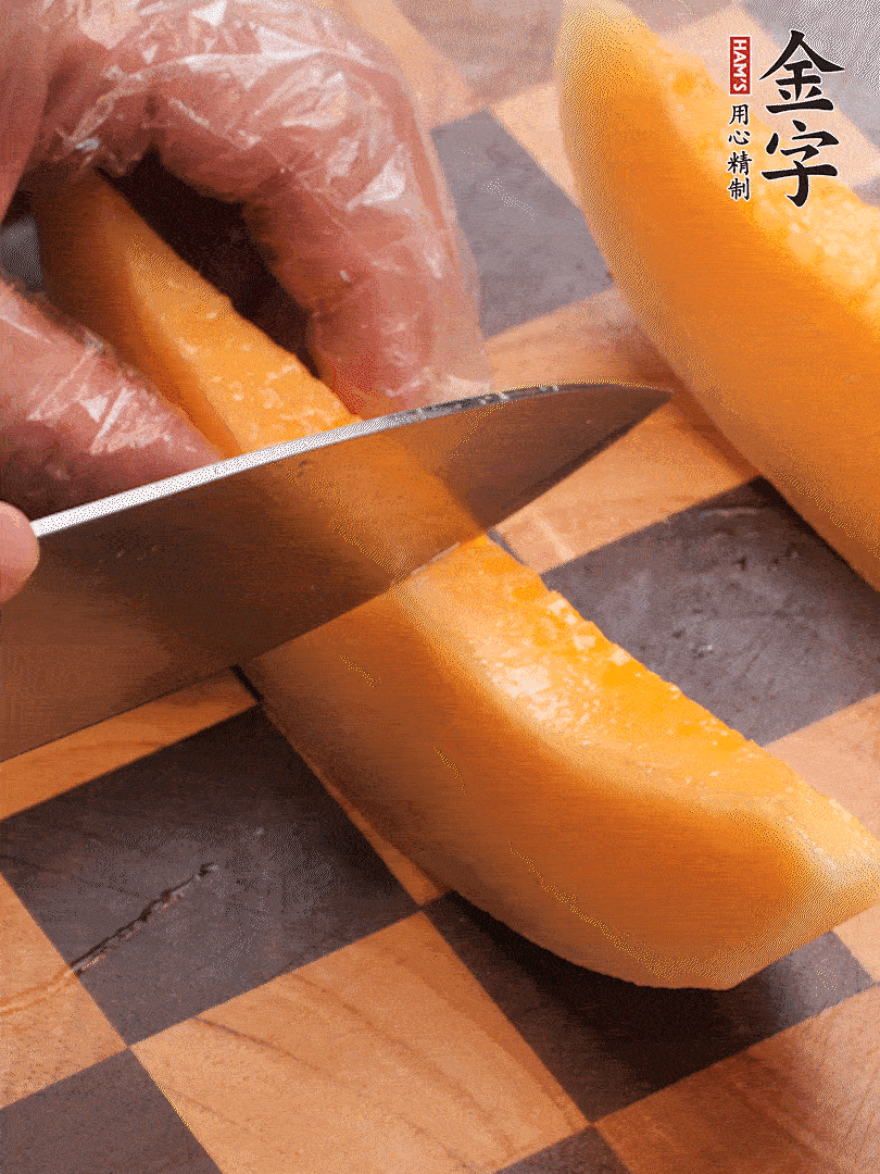 火腿包裹哈密瓜，按圓形擺放
