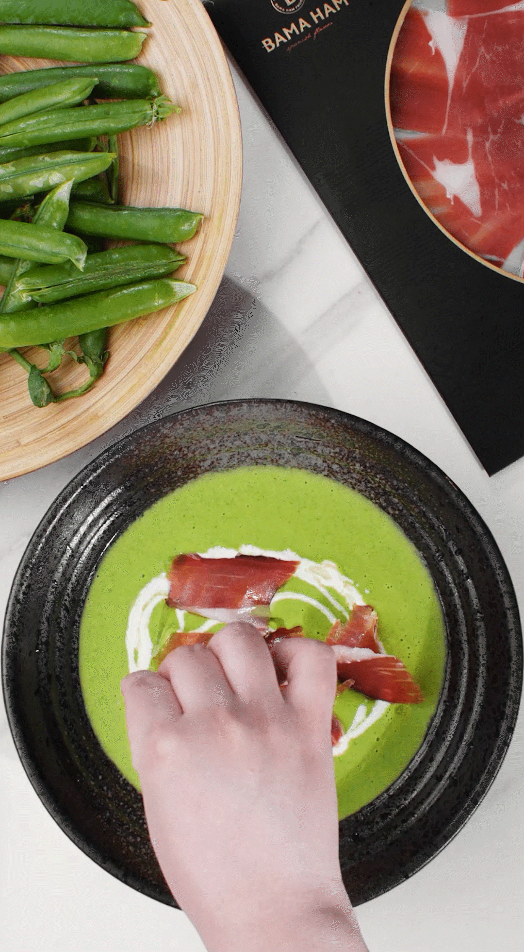 將上述擺盤的食材依個人喜好適量點綴即可。