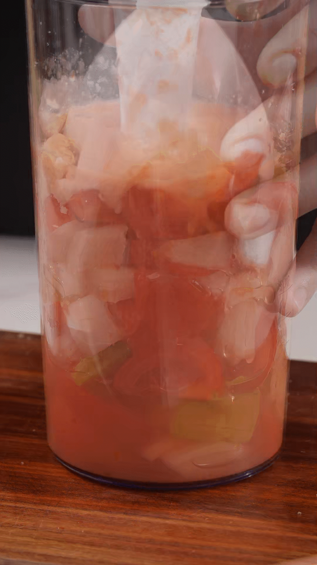 加入水、橄欖油、蘋果醋